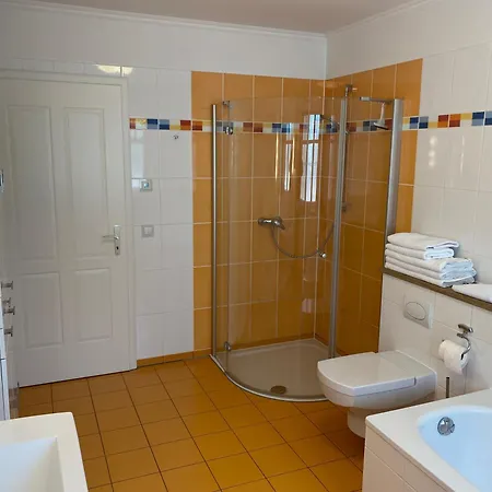 Vakantiehuis Mit 2 Schlafzimmern Und 2 Baedern *